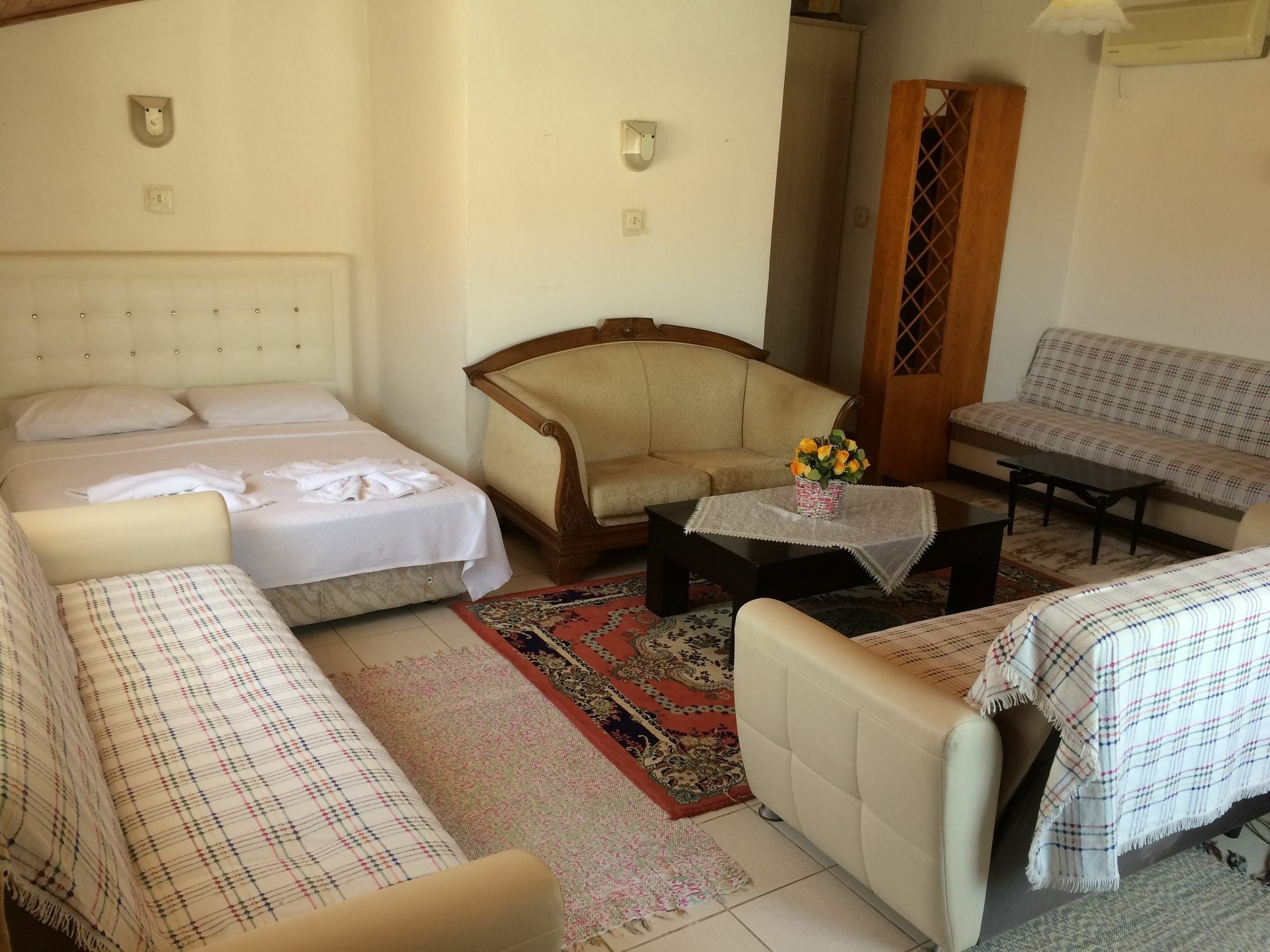 Parmis Rooms Çeşme Eksteriør bilde